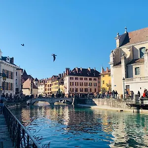 A La Belle Quatrième étoile , Annecy France